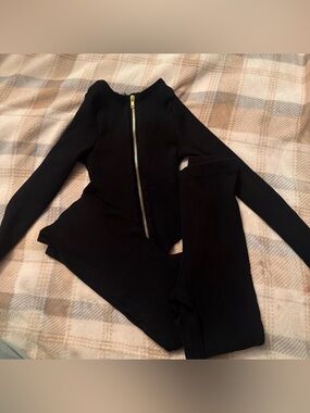 Black and Gold Ribbed Long-Sleeve two piece set with Front Zip